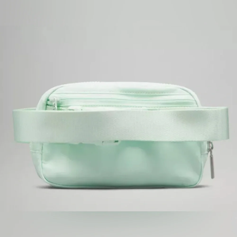NWT Lululemon Everywheree Belt Bag in Mint Moment - Picture 5 of 8